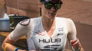 Lucy Charles-Barclay ve Elit Bir Uzun-Mesafe Sporcusunun Yüzme-Güçlü Triatlet Ön-Grup Ekonomisi