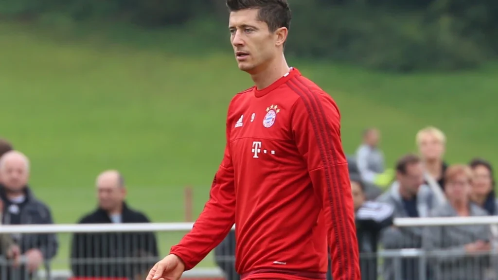 Robert Lewandowski and the Body Composition of an Elite Striker