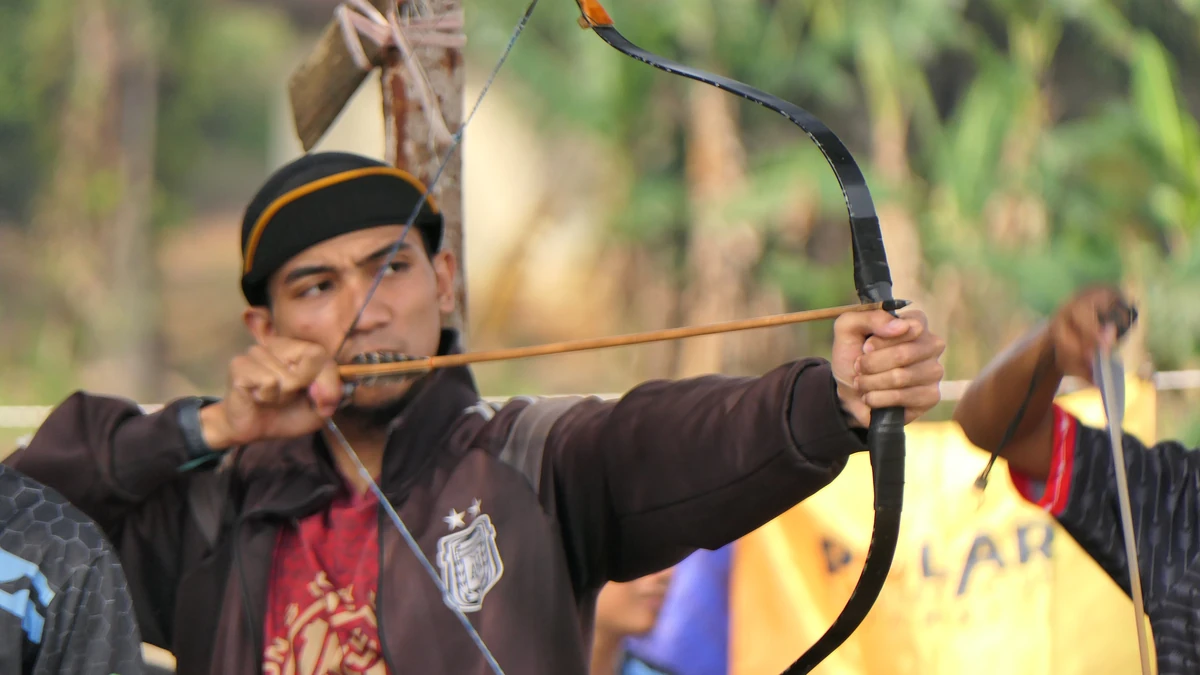Archery full draw — postural stability and shoulder isometric load.