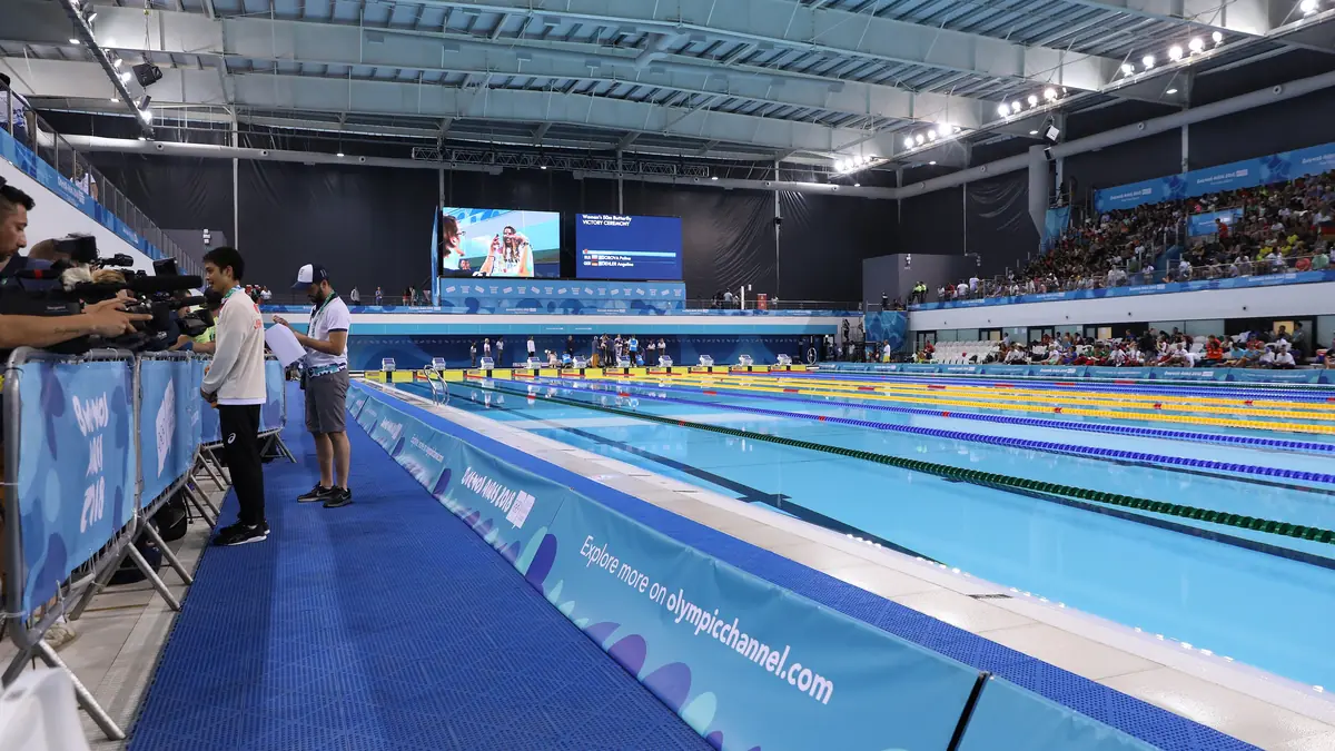 50 m butterfly semifinal — stroke recovery.