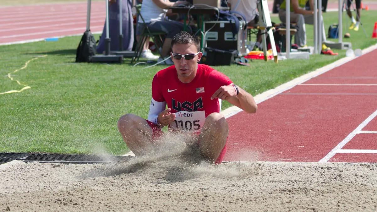 Para triple jump — phase coordination.