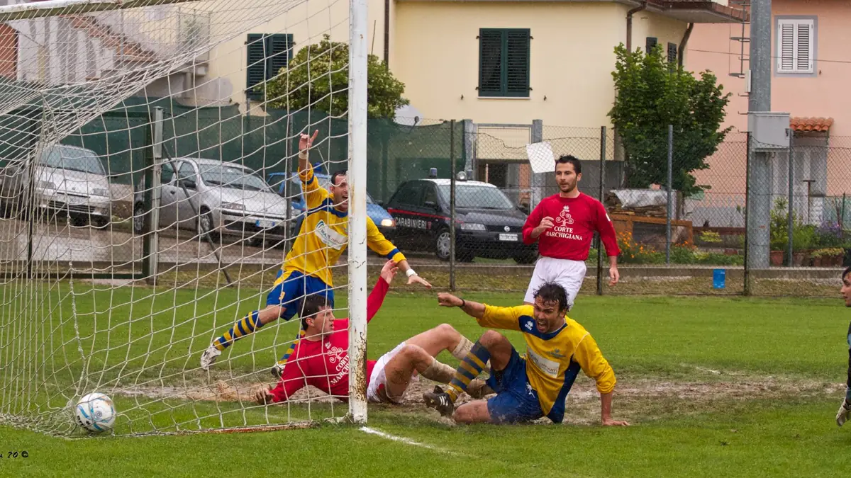 Football Neuroscience — How the Brain Controls Movement and Learning